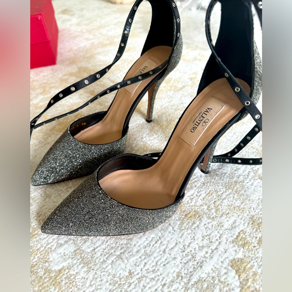 Brand New Valentino Garavani Heels. Size 7.5